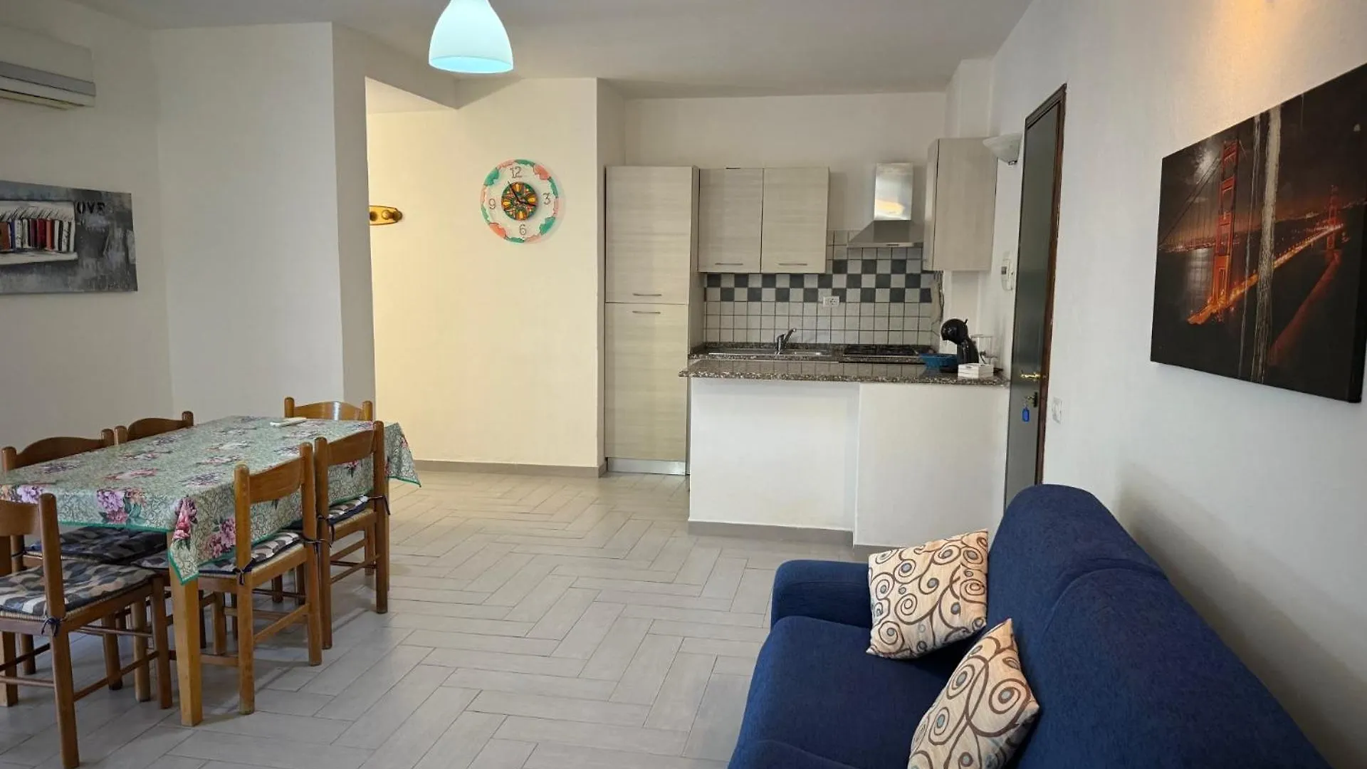 Beautiful Apartment Near The Beach With Swimming Pool Λα Μανταλένα
