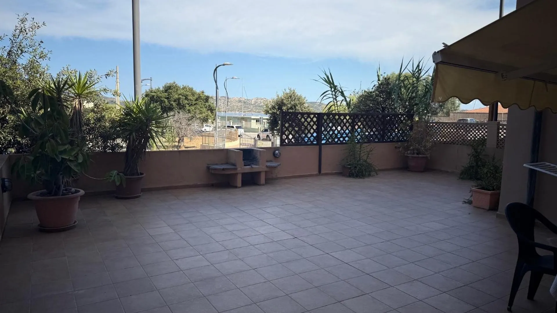 Beautiful Apartment Near The Beach With Swimming Pool Λα Μανταλένα